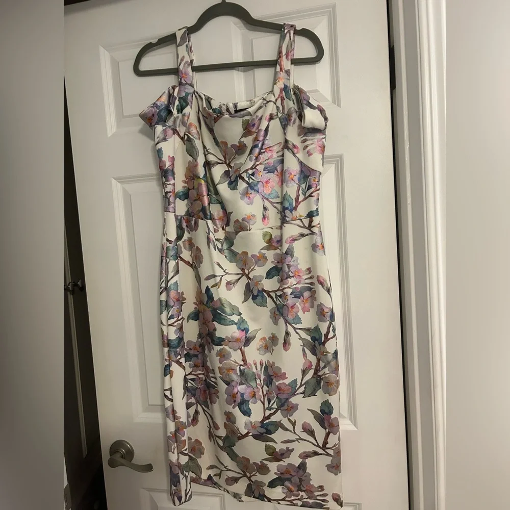 Dress - Picture 1 of 1